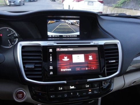Used 2017 Honda Accord EX-L image 34