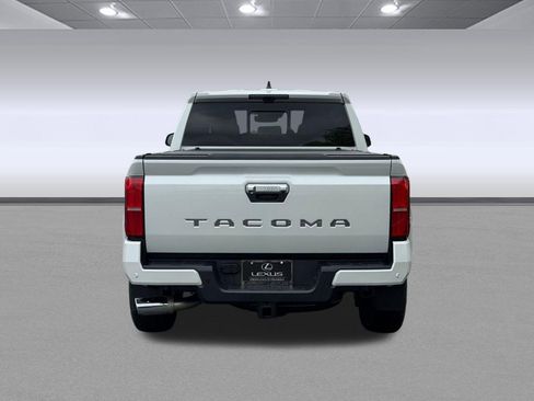 Used 2025 Toyota Tacoma Limited AWD/4WD image 9