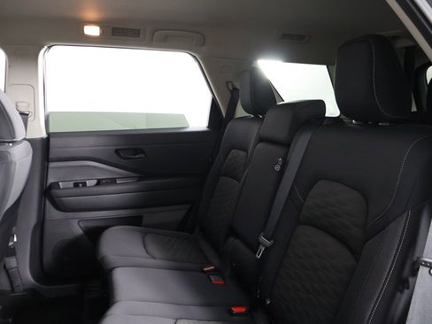 Used 2023 Nissan Pathfinder SV image 31