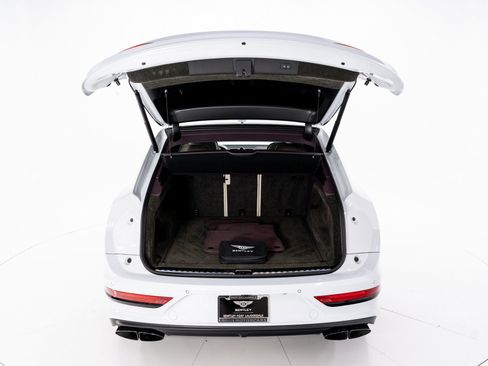 Certified 2023 Bentley Bentayga Extended Wheelbase image 45