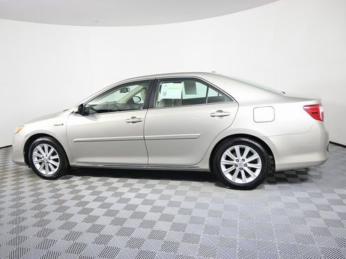 Used 2014 Toyota Camry LE image 3