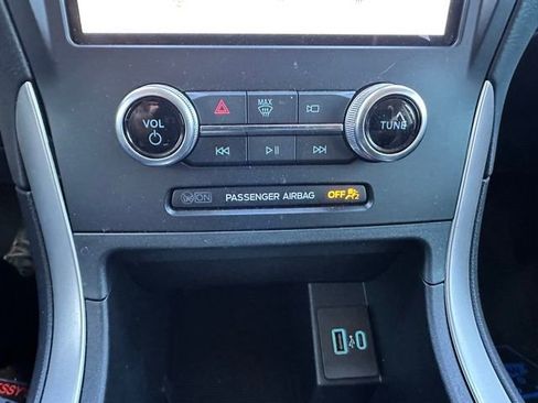 Used 2024 Ford Edge SE image 16