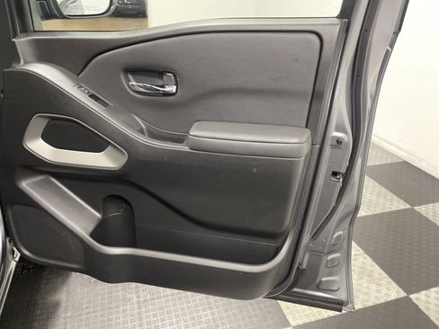 Used 2022 Nissan Frontier SV image 23
