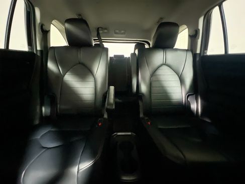 Used 2020 Toyota Highlander XLE FWD image 32