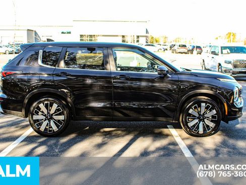 Used 2025 Mitsubishi Outlander SE image 9