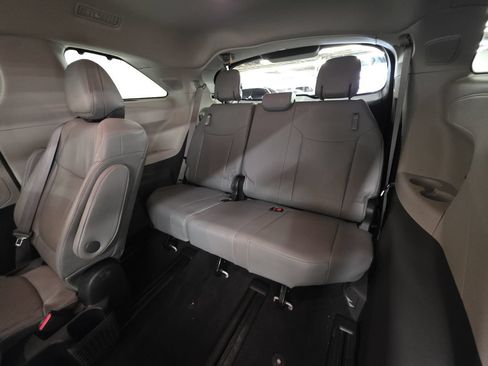 Used 2022 Toyota Sienna Limited AWD/4WD image 10