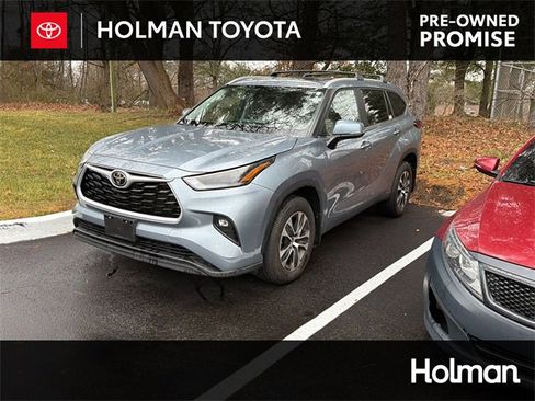 Certified 2023 Toyota Highlander XLE image 1
