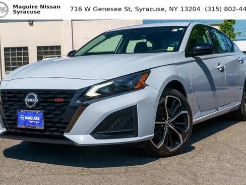 Used 2023 Nissan Altima 2.5 SR AWD/4WD image 1
