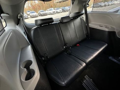 Used 2017 Toyota Sienna SE image 41