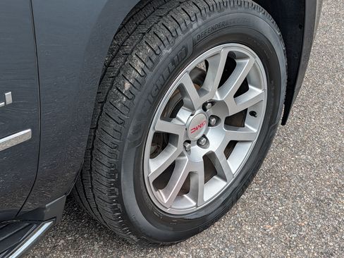 Used 2019 GMC Yukon XL Denali AWD/4WD image 13