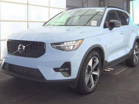 Used 2026 Volvo XC40 B5 Plus AWD/4WD image 1