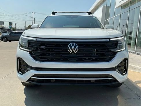 Certified 2024 Volkswagen Atlas Cross Sport SEL R-Line AWD/4WD image 8