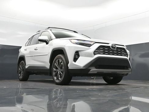 Used 2025 Toyota RAV4 Limited AWD/4WD image 44