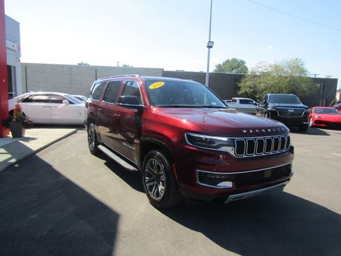 Used 2024 Jeep Wagoneer L Series II w/ Flexible Seating Group image 5