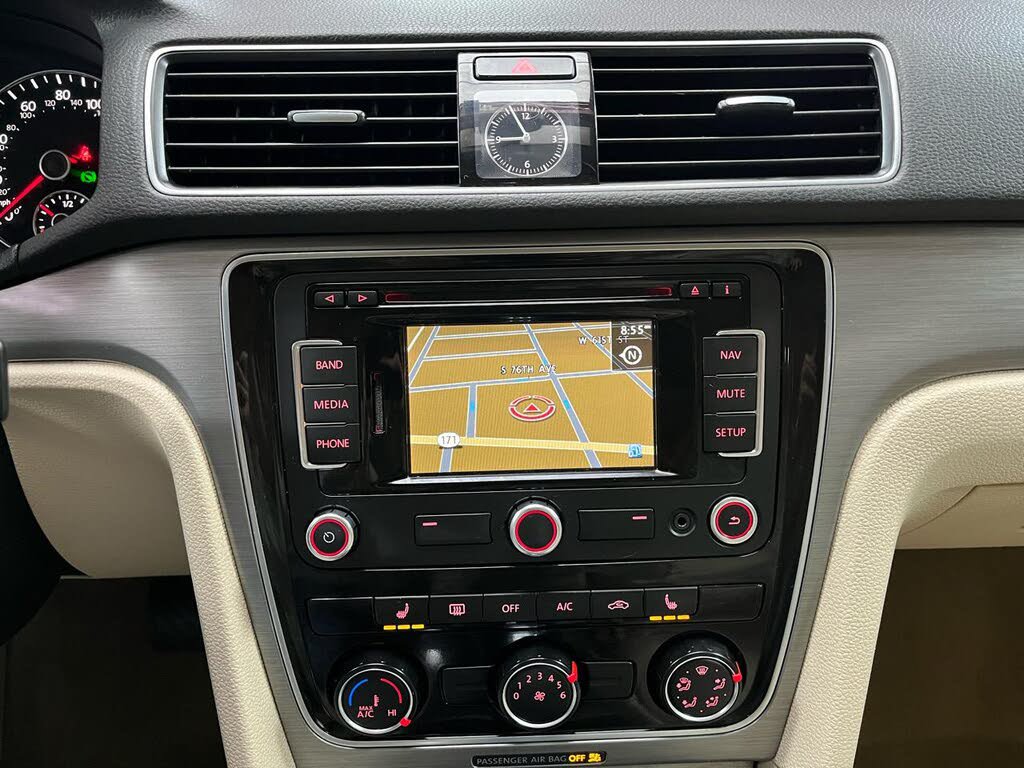Used 2014 Volkswagen Passat TDI SE FWD image 19