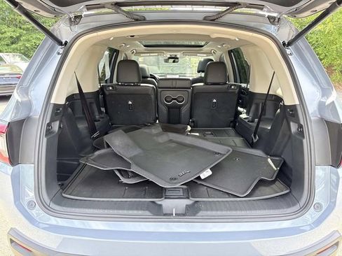 Used 2025 Honda Pilot Touring image 12