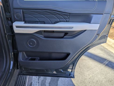 Used 2022 Ford Expedition Platinum image 37