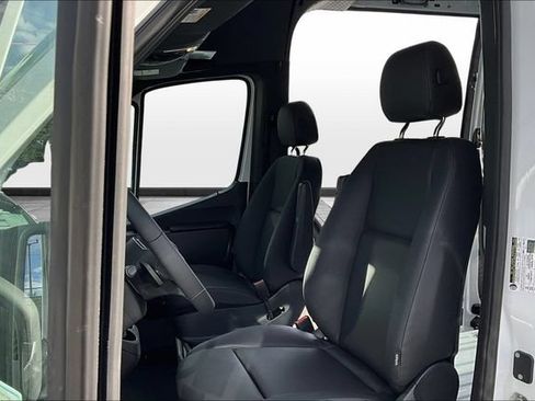 Used 2024 Mercedes-Benz Sprinter 2500 image 12