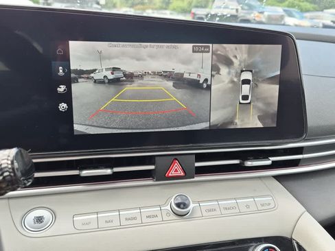 Used 2024 Hyundai Elantra Limited FWD image 17