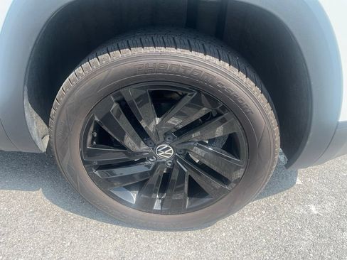 Used 2023 Volkswagen Atlas Cross Sport SE w/ Black Wheel Package FWD image 4