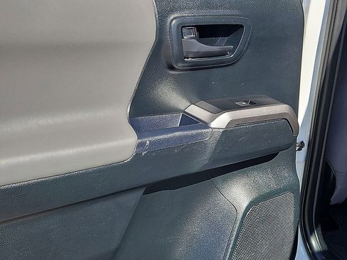 Used 2017 Toyota Tacoma SR5 image 17