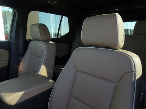 Used 2023 Chevrolet Traverse Premier w/ LPO, Floor Liner Package FWD image 10