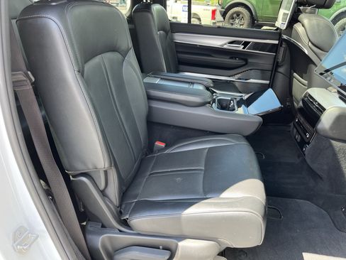 Used 2022 Jeep Grand Wagoneer Series I AWD/4WD image 4