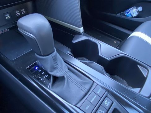 Used 2026 Toyota Camry SE image 10