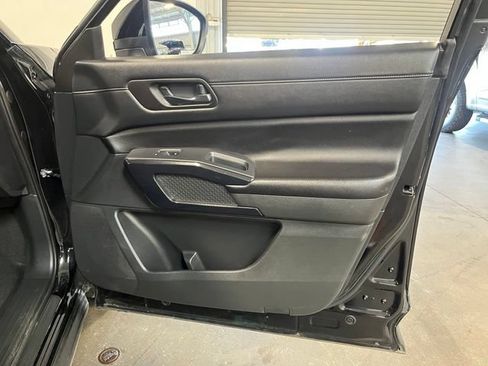 Used 2024 Nissan Pathfinder SV FWD image 13