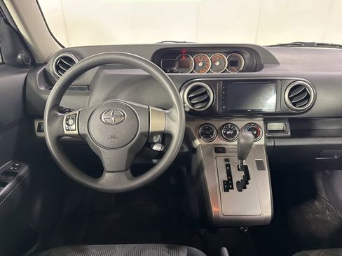 Used 2014 Scion xB image 2