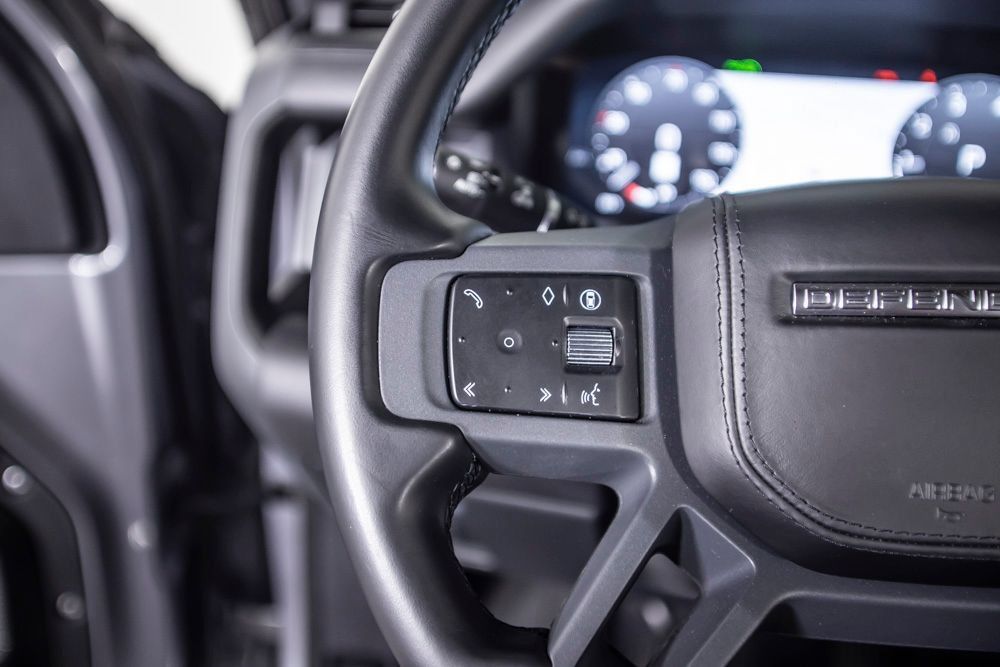Used 2024 Land Rover Defender 130 X-Dynamic SE AWD/4WD image 38