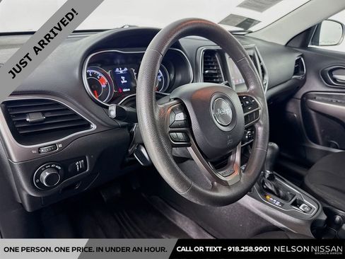 Used 2021 Jeep Cherokee Latitude image 9