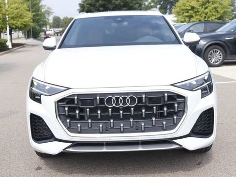 Used 2024 Audi Q8 Premium image 10