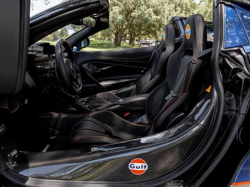 New 2024 McLaren 750S Spider RWD image 37