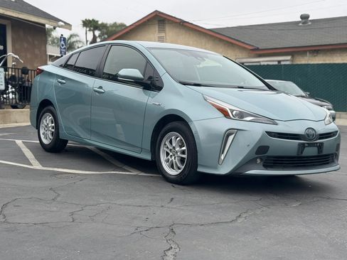 Used 2020 Toyota Prius LE AWD/4WD image 3