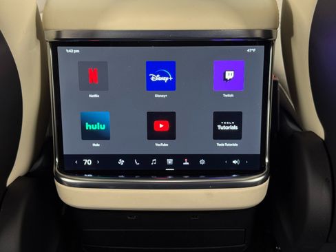 Used 2023 Tesla Model X Standard Range image 35