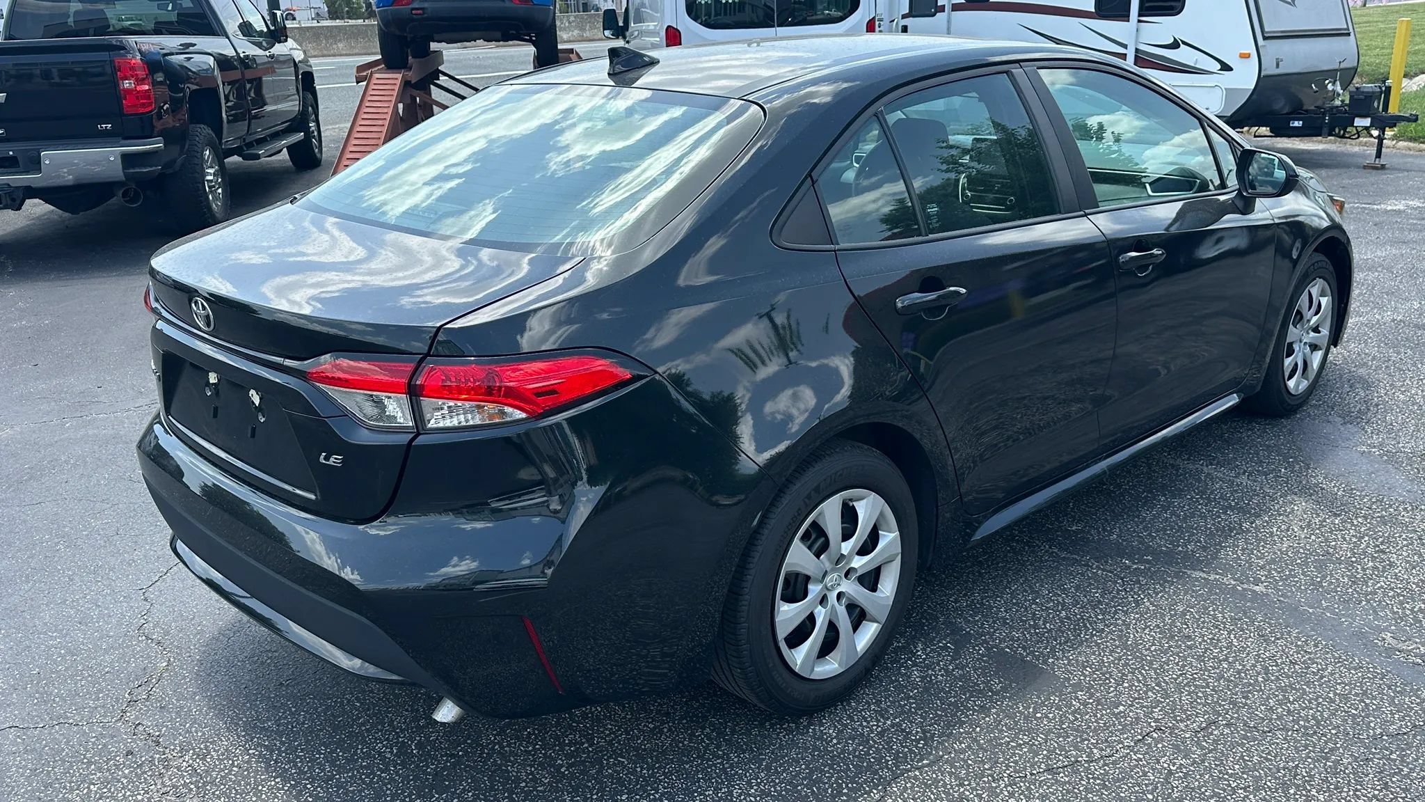 Used 2022 Toyota Corolla LE FWD image 5