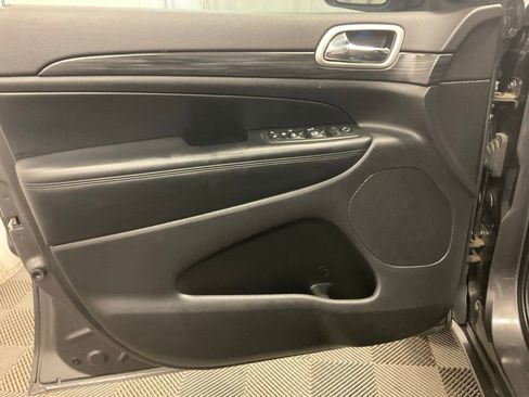 Used 2020 Jeep Grand Cherokee Altitude AWD/4WD image 21