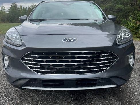 Used 2021 Ford Escape Titanium image 3