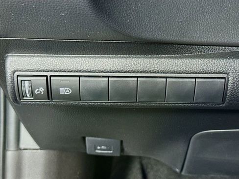 Used 2022 Toyota Corolla SE w/ SE Preferred Package FWD image 19