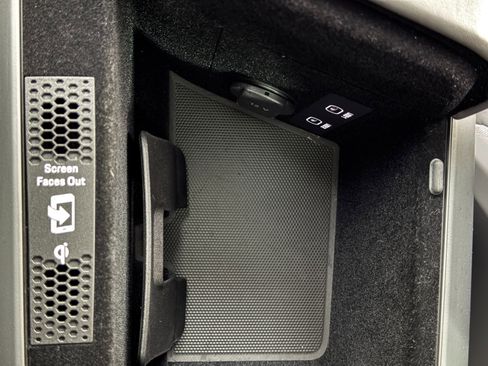 Used 2020 Porsche Taycan 4S w/ Premium Package image 36