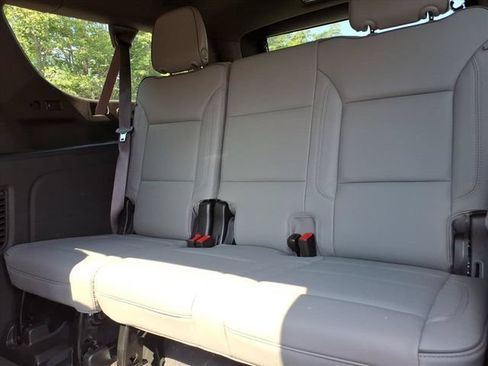 Used 2023 GMC Yukon XL SLT w/ SLT Premium Package AWD/4WD image 15