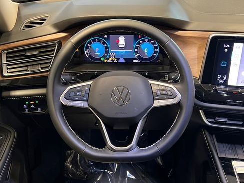 Certified 2025 Volkswagen Atlas SE FWD image 20
