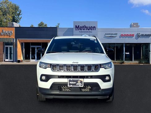 Used 2024 Jeep Compass Latitude AWD/4WD image 2