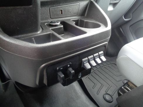 Used 2018 Ford Transit 250 148 Medium Roof RWD image 9