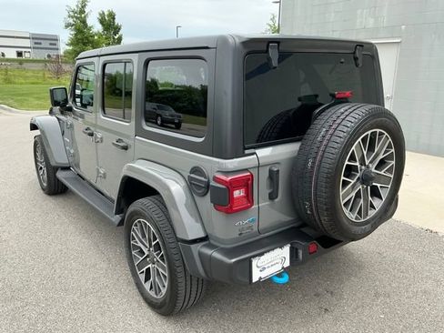 Used 2023 Jeep Wrangler Unlimited Sahara w/ Dual Top Group AWD/4WD image 2