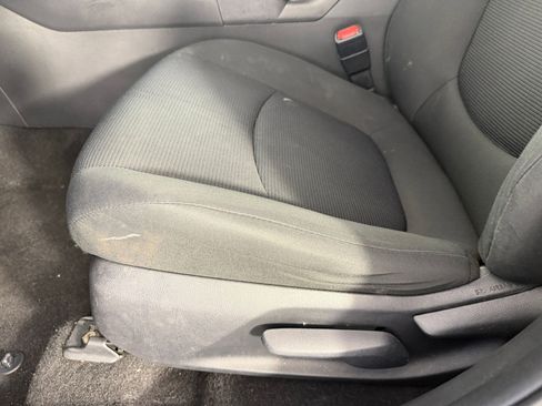 Used 2021 Toyota RAV4 LE FWD image 13