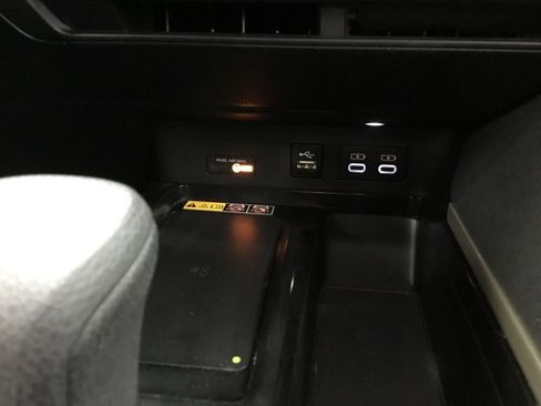 Used 2025 Toyota Camry SE image 25