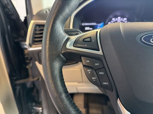 Used 2018 Ford Edge Titanium w/ Equipment Group 301A FWD image 18