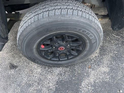 Used 2019 Toyota Tacoma SR image 8